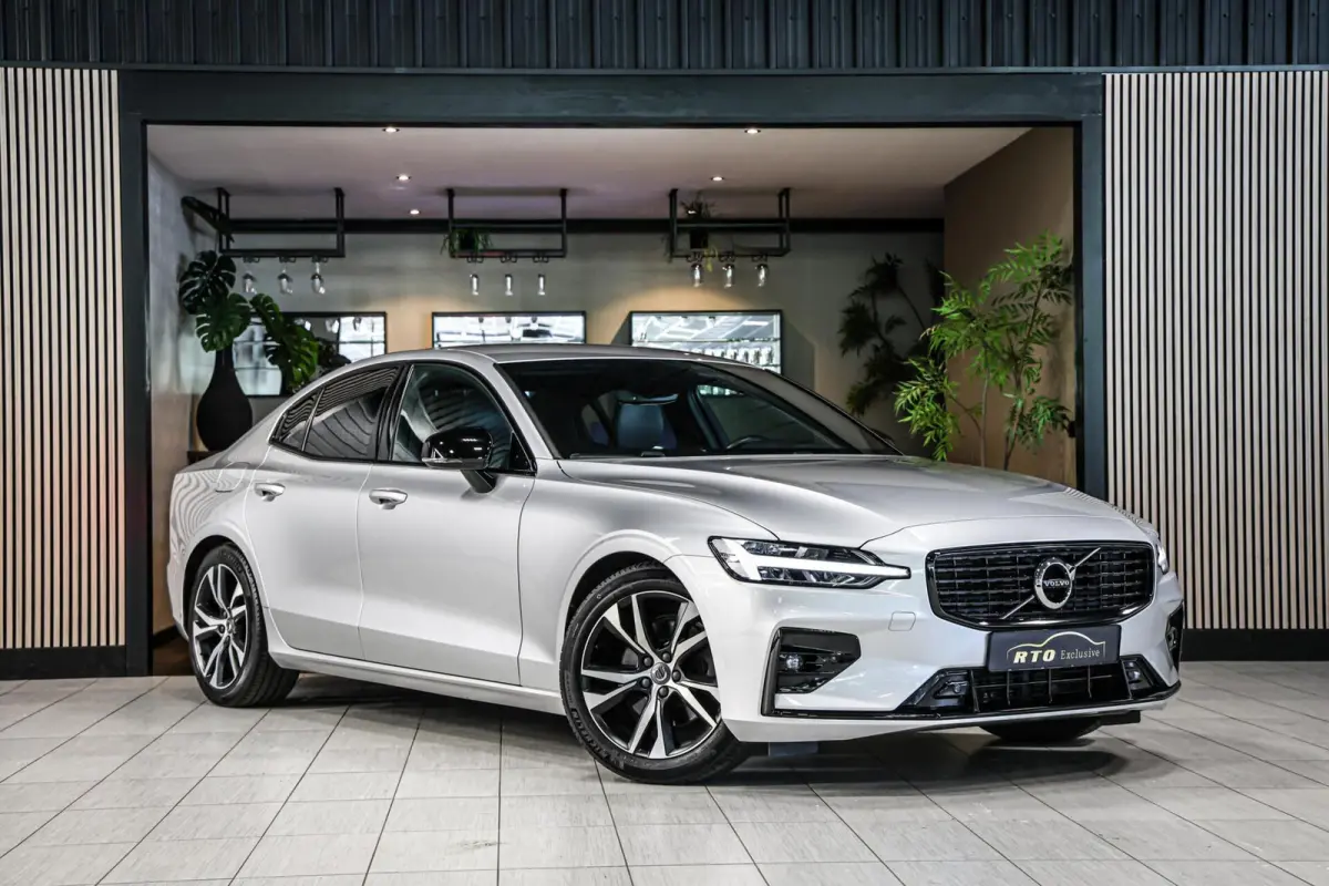 2.0 B4 R-Design|H&K|Leer|Trekhaak|Carplay|ACC|ECC|