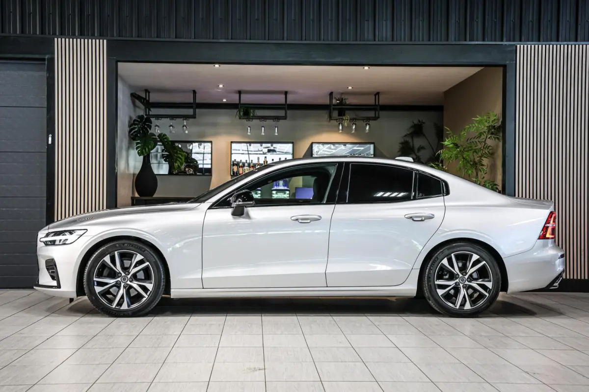 2.0 B4 R-Design|H&K|Leer|Trekhaak|Carplay|ACC|ECC|