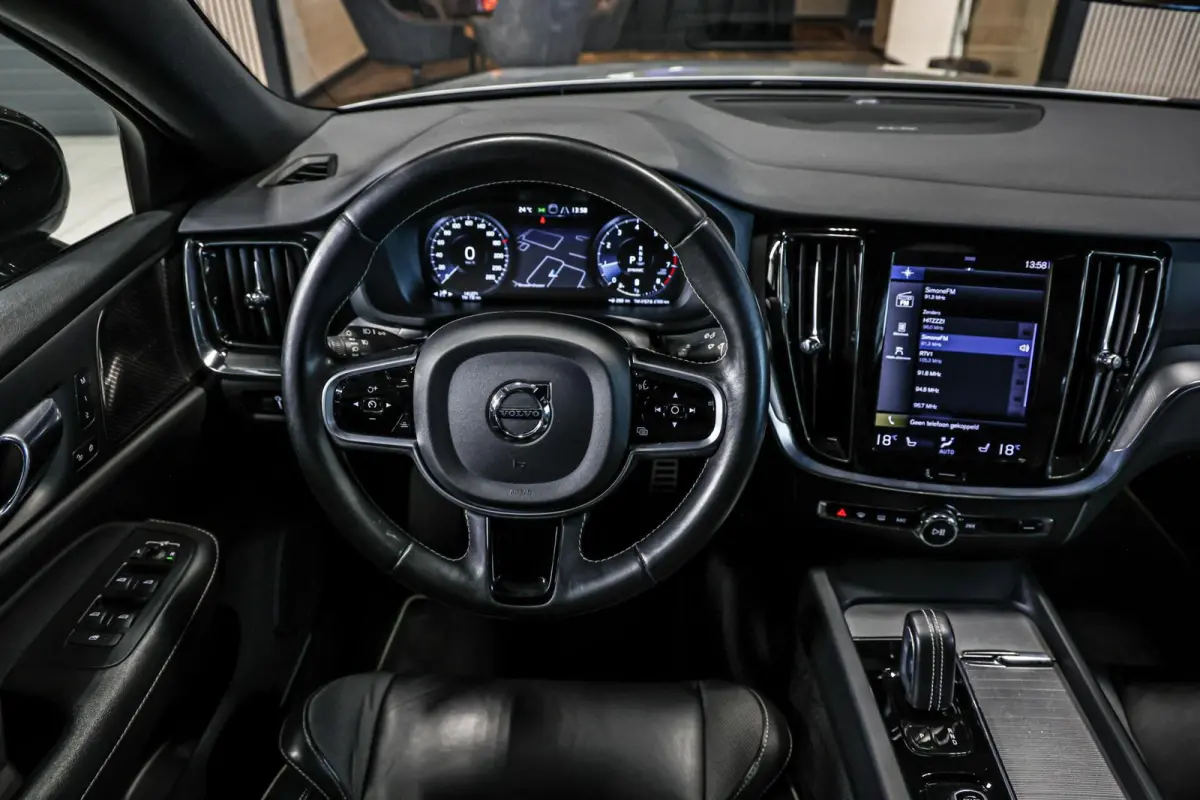 2.0 B4 R-Design|H&K|Leer|Trekhaak|Carplay|ACC|ECC|