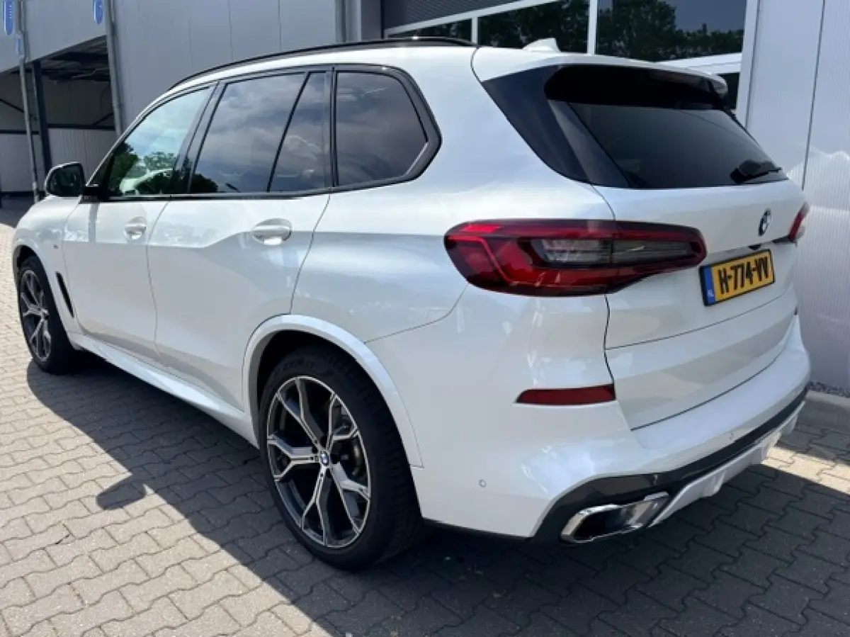 xDrive40i M-SPORT ** LED, NAVI+, LEDER, PANO, TREKH, MEMORY, HuD, 21-inch LMV ** UNFALLFREI - VOL. BMW ONDERH. ** ** INFORMEER OOK NAAR ONZE AANTREKKELIJKE FINANCIAL-LEASE TARIEVEN **