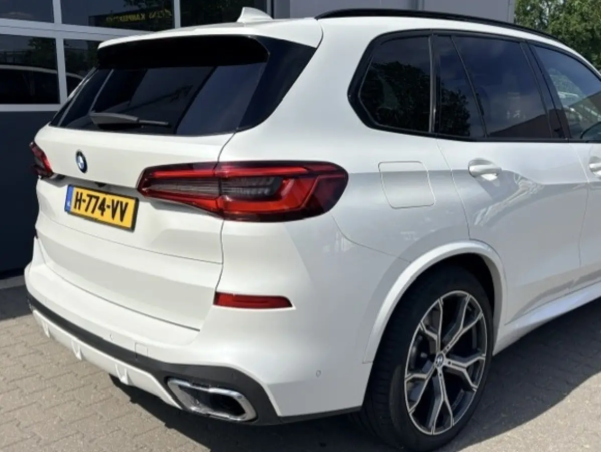 xDrive40i M-SPORT ** LED, NAVI+, LEDER, PANO, TREKH, MEMORY, HuD, 21-inch LMV ** UNFALLFREI - VOL. BMW ONDERH. ** ** INFORMEER OOK NAAR ONZE AANTREKKELIJKE FINANCIAL-LEASE TARIEVEN **