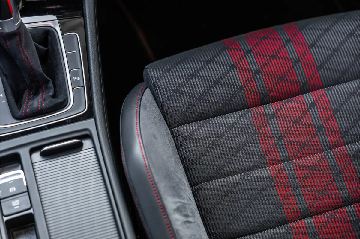 2.0 TSI 290 PK GTI TCR | Panorama | ACC | Camera | CarPlay | Navigatie | Stoelverwarming | Virtual Cockpit | Keyless Go | Nieuwe APK