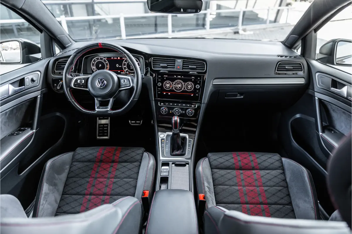 2.0 TSI 290 PK GTI TCR | Panorama | ACC | Camera | CarPlay | Navigatie | Stoelverwarming | Virtual Cockpit | Keyless Go | Nieuwe APK