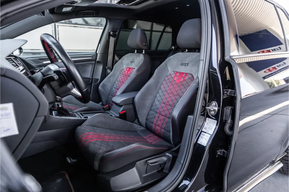 2.0 TSI 290 PK GTI TCR | Panorama | ACC | Camera | CarPlay | Navigatie | Stoelverwarming | Virtual Cockpit | Keyless Go | Nieuwe APK