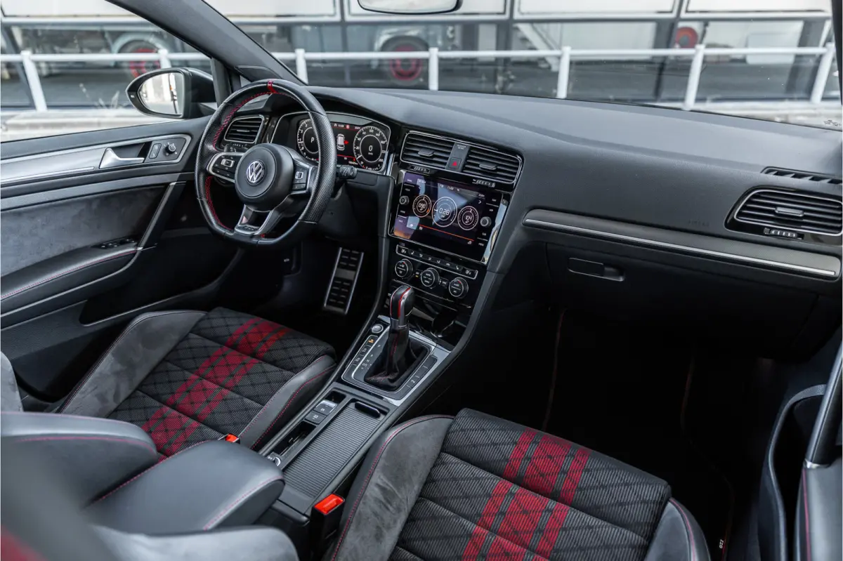 2.0 TSI 290 PK GTI TCR | Panorama | ACC | Camera | CarPlay | Navigatie | Stoelverwarming | Virtual Cockpit | Keyless Go | Nieuwe APK