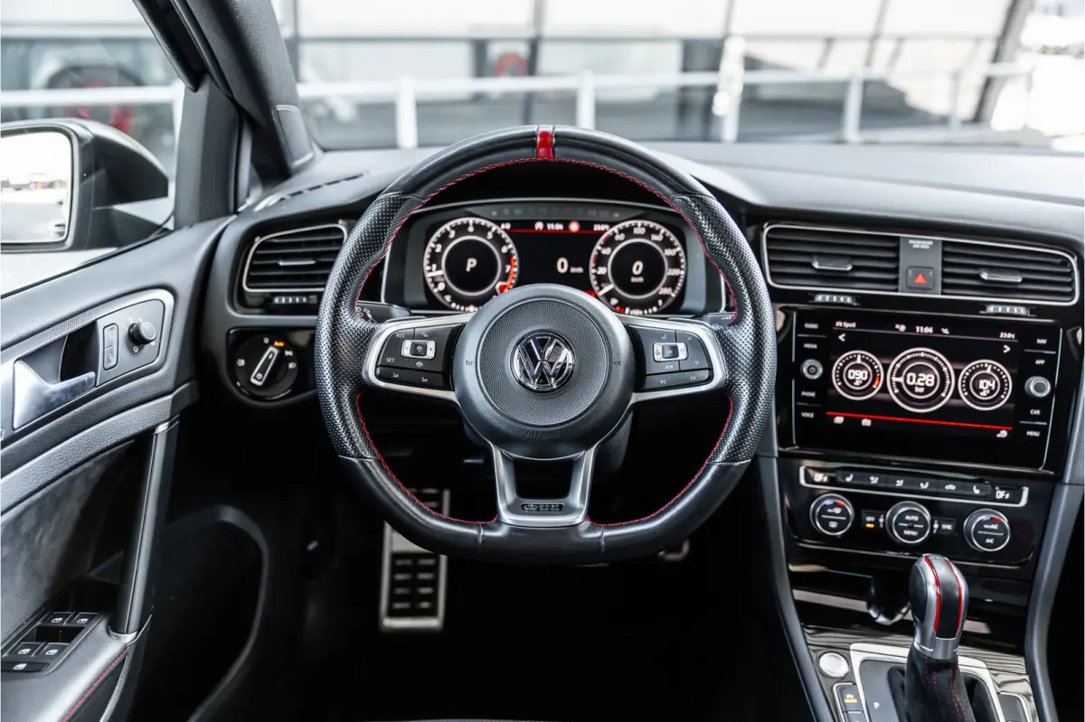 2.0 TSI 290 PK GTI TCR | Panorama | ACC | Camera | CarPlay | Navigatie | Stoelverwarming | Virtual Cockpit | Keyless Go | Nieuwe APK