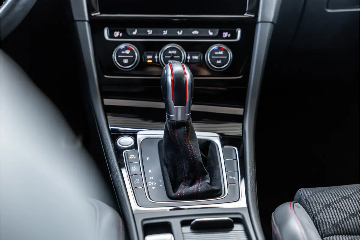 2.0 TSI 290 PK GTI TCR | Panorama | ACC | Camera | CarPlay | Navigatie | Stoelverwarming | Virtual Cockpit | Keyless Go | Nieuwe APK