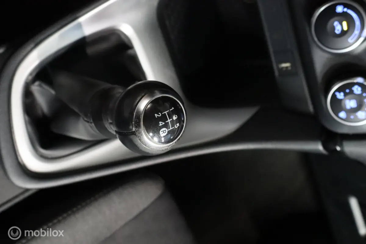 1.0 VVT-i Active | Keyless | Camera | Carplay |