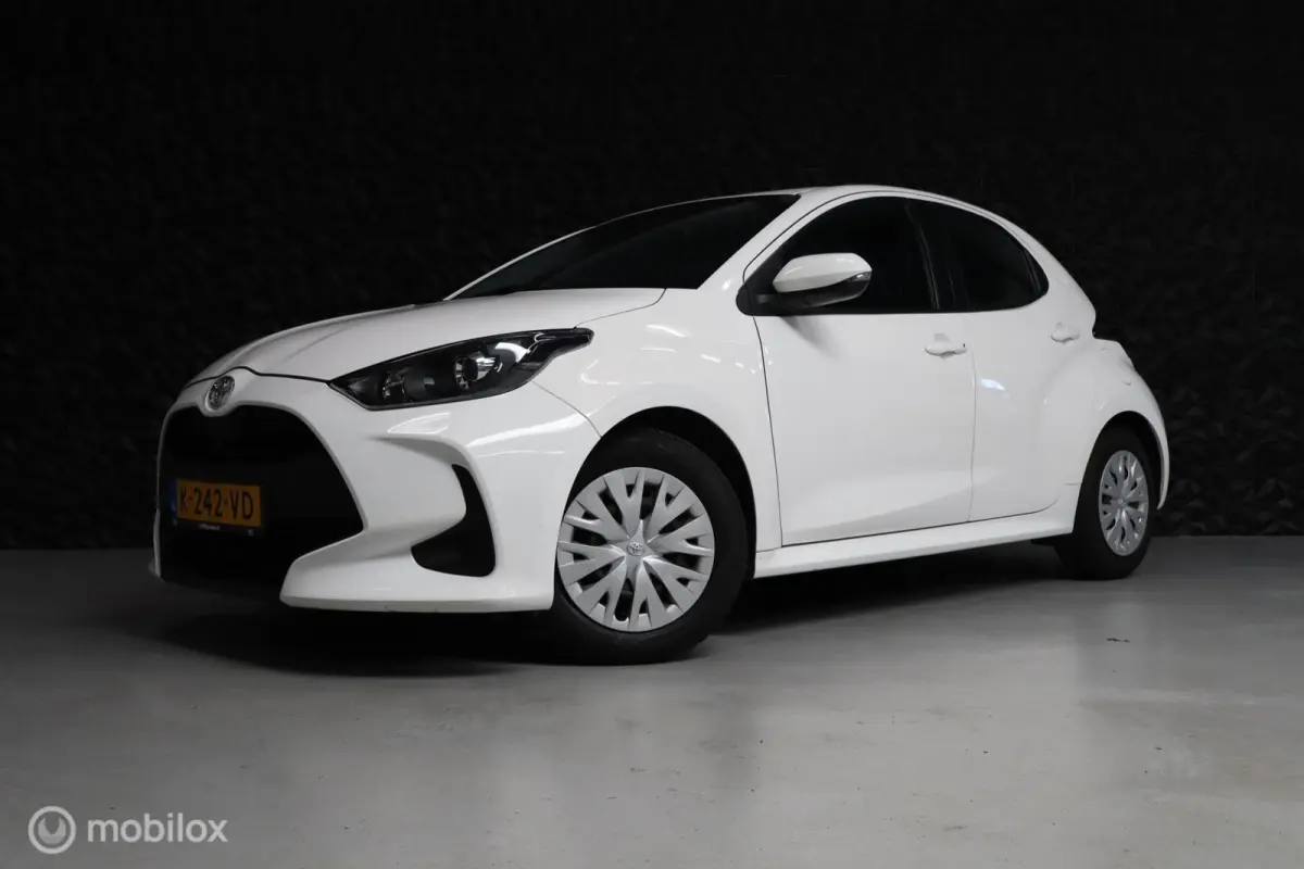 1.0 VVT-i Active | Keyless | Camera | Carplay |