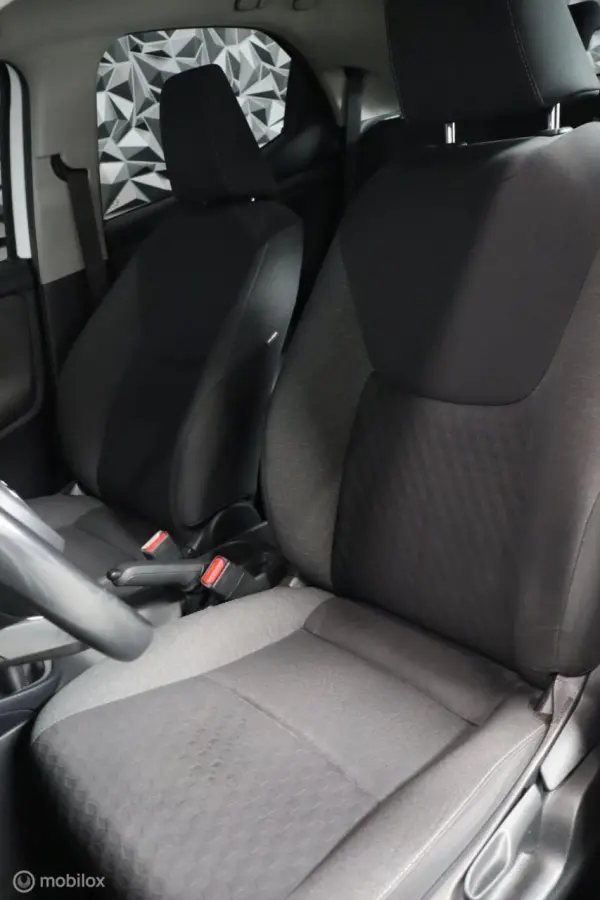 1.0 VVT-i Active | Keyless | Camera | Carplay |