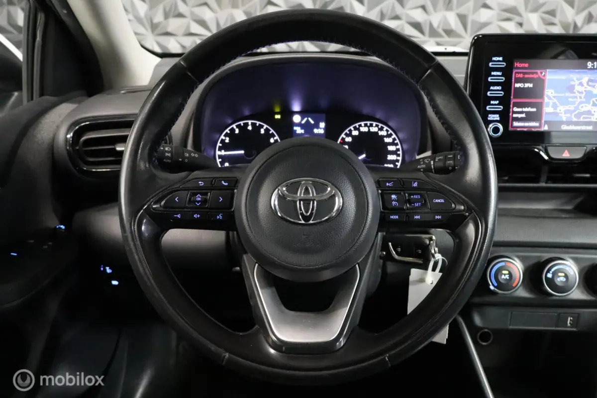 1.0 VVT-i Active | Keyless | Camera | Carplay |
