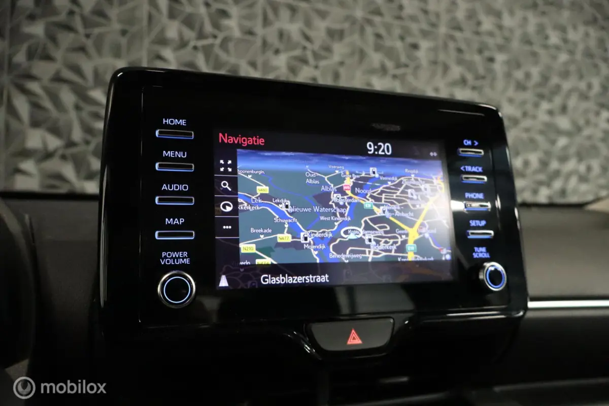 1.0 VVT-i Active | Keyless | Camera | Carplay |
