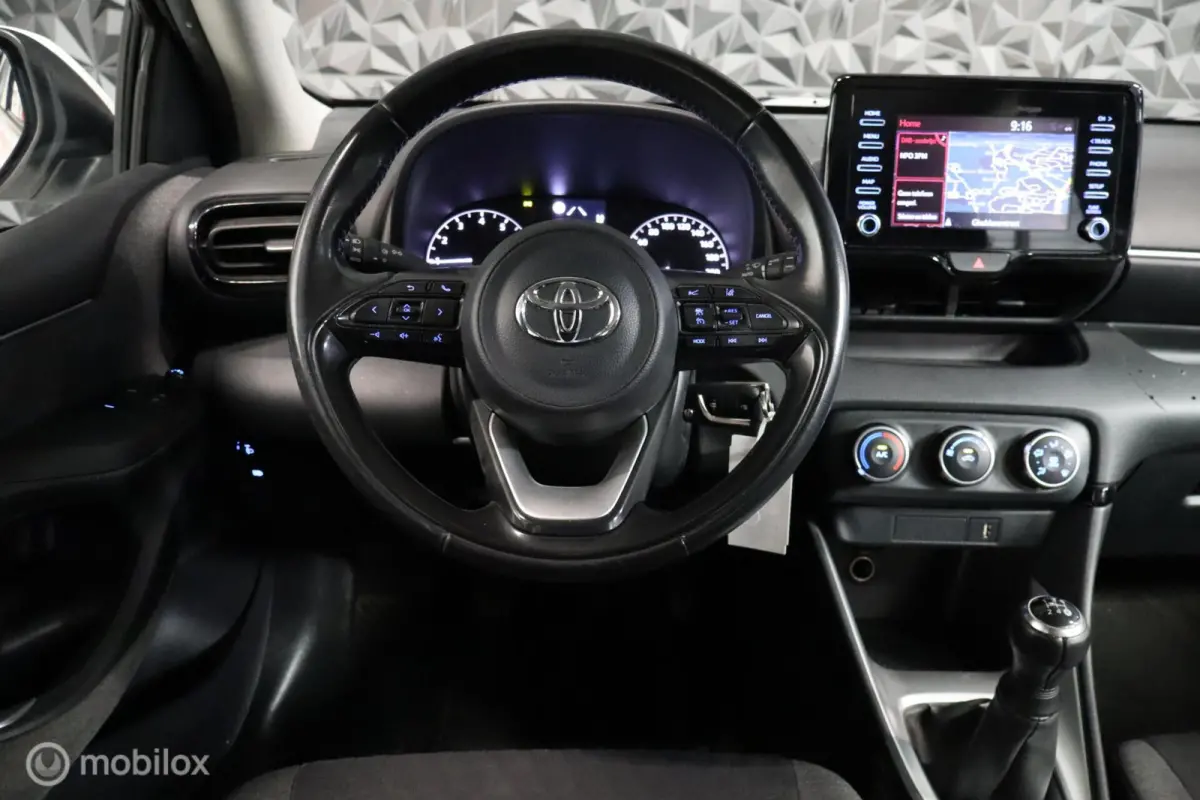 1.0 VVT-i Active | Keyless | Camera | Carplay |