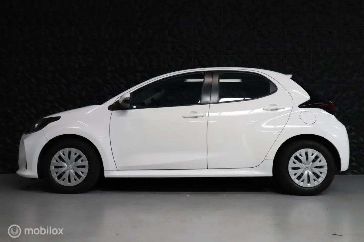 1.0 VVT-i Active | Keyless | Camera | Carplay |