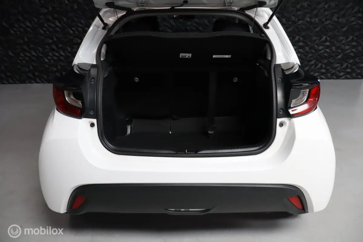 1.0 VVT-i Active | Keyless | Camera | Carplay |