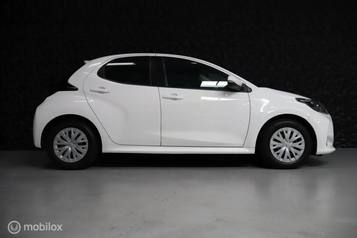 1.0 VVT-i Active | Keyless | Camera | Carplay |