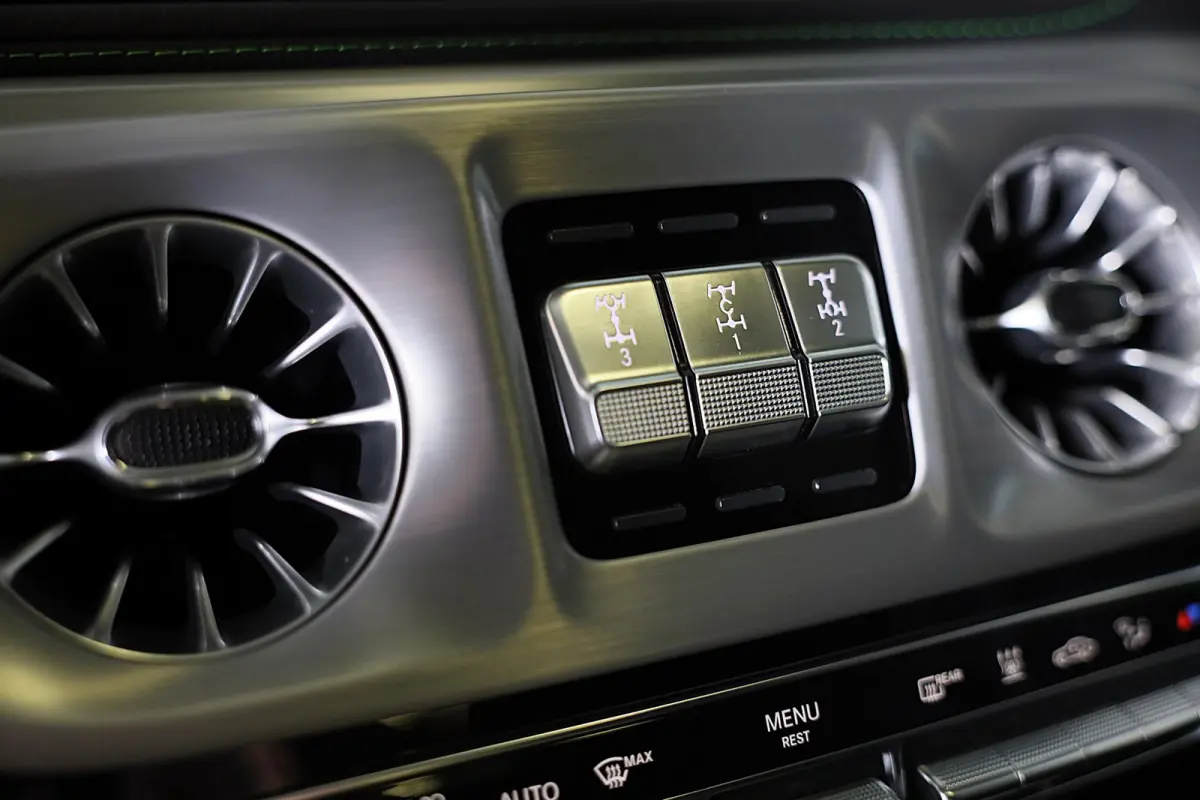 63 Manufaktur / Olijf Groen / Carbon / Massage / Memory / 360 Camera / Lane Assist / BURMESTER / Open Dak