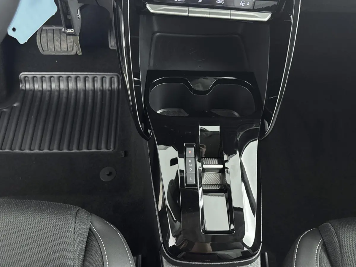 1.2 Hybrid 145pk Max 7p. | VOORRAAD DEAL | Camera | Navigatie | Lichtmetalen velgen | Comfort stoelen | Cruise control |