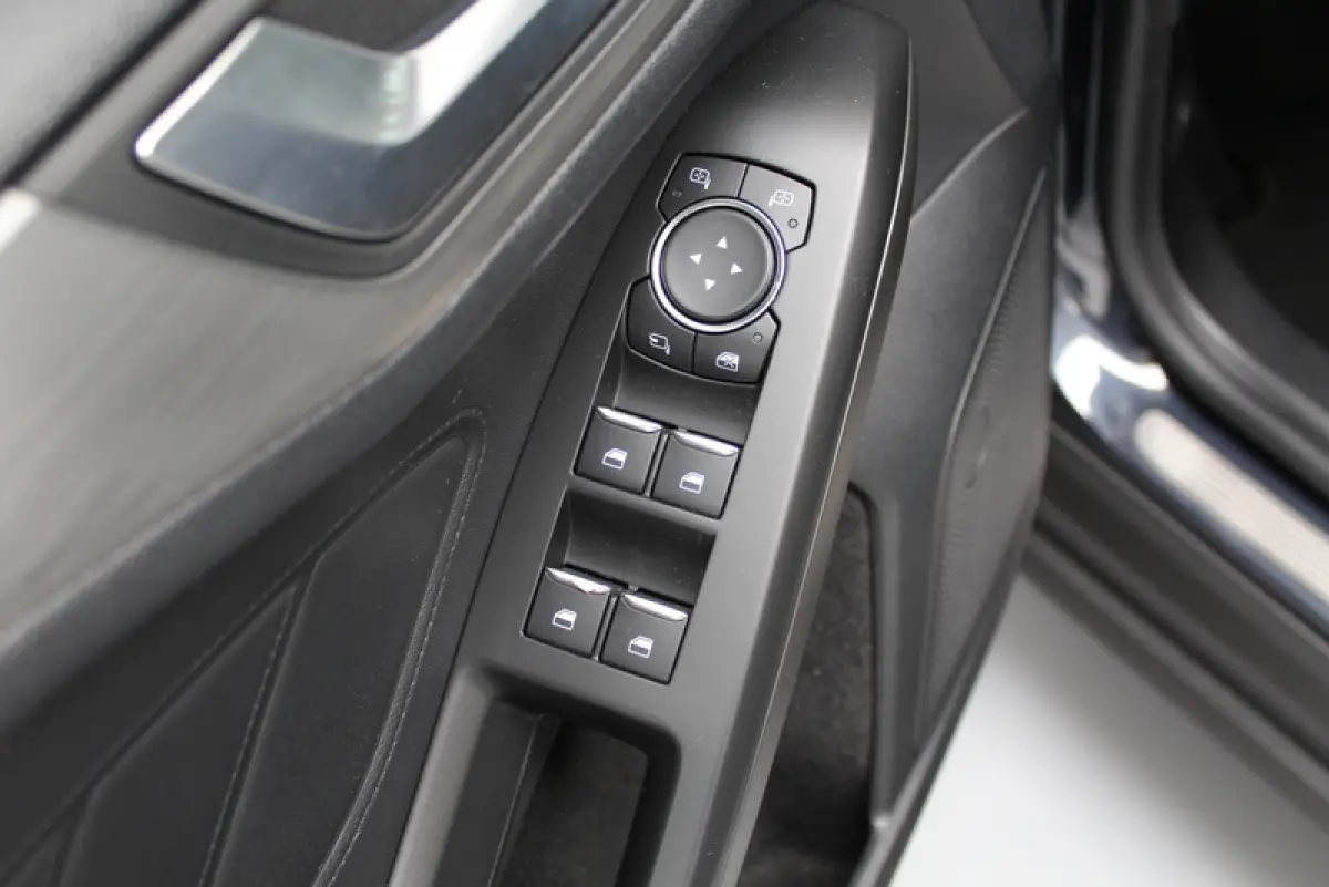 1.0 EcoBoost Titanium Business 126PK, RIJKLAAR | STUUR/STOEL/RUITVERWARMING | NAVIGATIE | CRUISE CONTROLE
