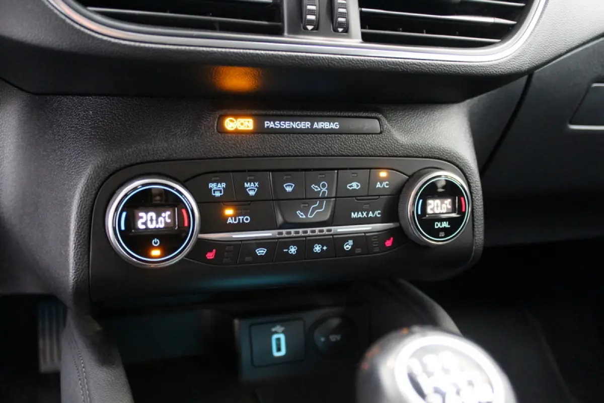 1.0 EcoBoost Titanium Business 126PK, RIJKLAAR | STUUR/STOEL/RUITVERWARMING | NAVIGATIE | CRUISE CONTROLE