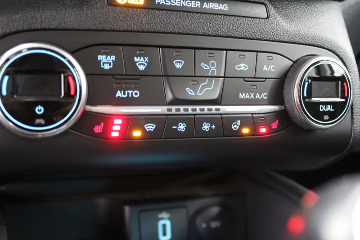 1.0 EcoBoost Titanium Business 126PK, RIJKLAAR | STUUR/STOEL/RUITVERWARMING | NAVIGATIE | CRUISE CONTROLE