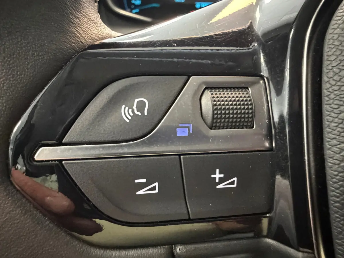 EV Active Pack 50 kWh | CLIMA | NAVI | CAR PLAY |