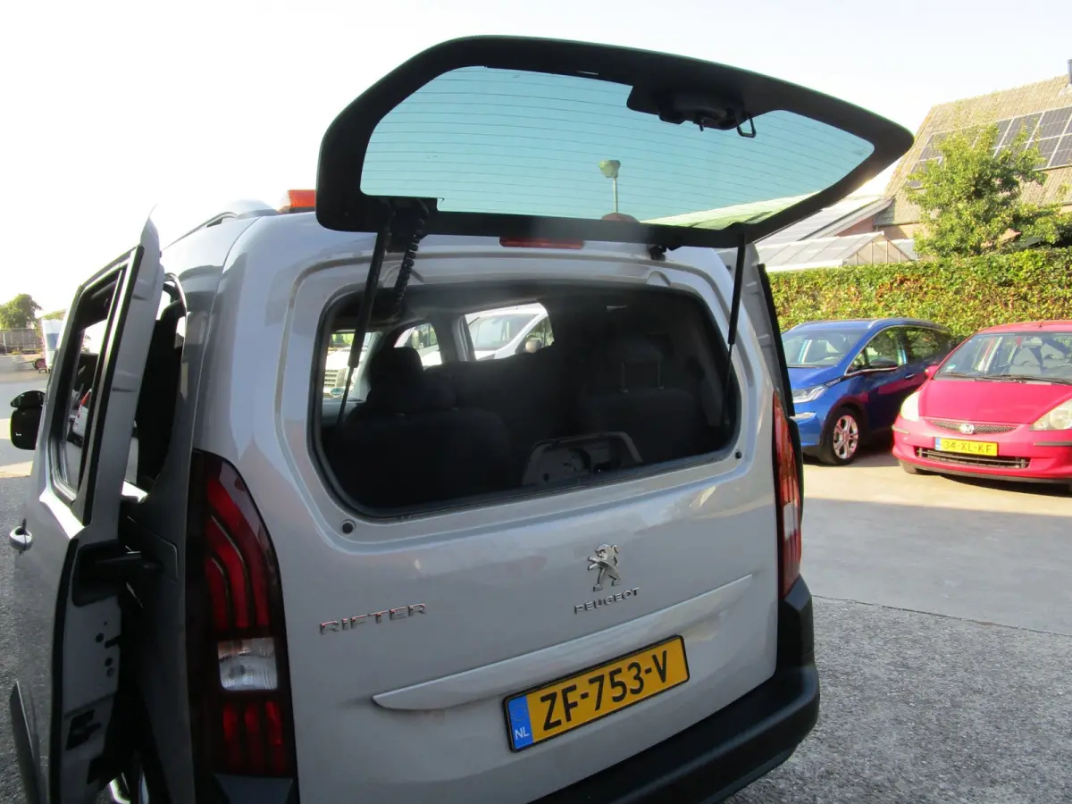 Automaat 7 pers alle opties clima,navi nieuw