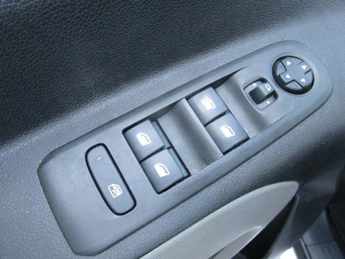 Automaat 7 pers alle opties clima,navi nieuw