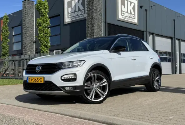 1.0 TSI | CarPlay | Camera | 19" R-Line | Stoelverwarming