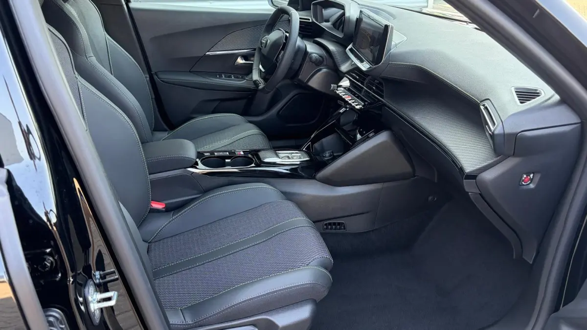 GT | Active Safety Brake met camera en radar (automatisch noodremsysteem) met Distance Alert (waarschuwing dreigende aanrijding) | Advanced Active Safety Brake met camera en radar | Climate 