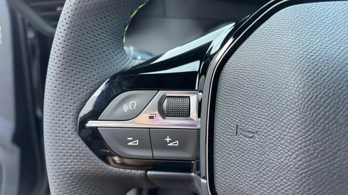 GT | Active Safety Brake met camera en radar (automatisch noodremsysteem) met Distance Alert (waarschuwing dreigende aanrijding) | Advanced Active Safety Brake met camera en radar | Climate 