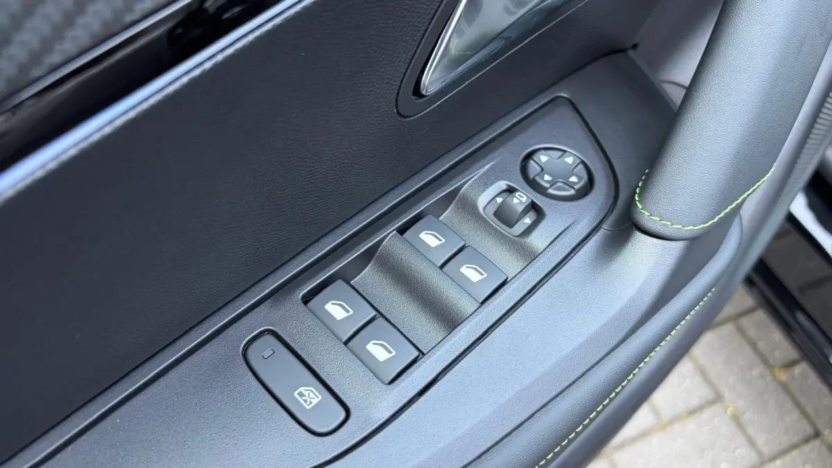 GT | Active Safety Brake met camera en radar (automatisch noodremsysteem) met Distance Alert (waarschuwing dreigende aanrijding) | Advanced Active Safety Brake met camera en radar | Climate 