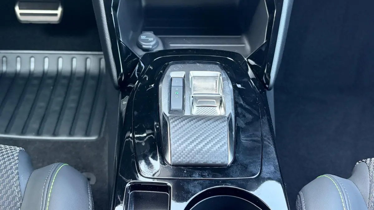 GT | Active Safety Brake met camera en radar (automatisch noodremsysteem) met Distance Alert (waarschuwing dreigende aanrijding) | Advanced Active Safety Brake met camera en radar | Climate 