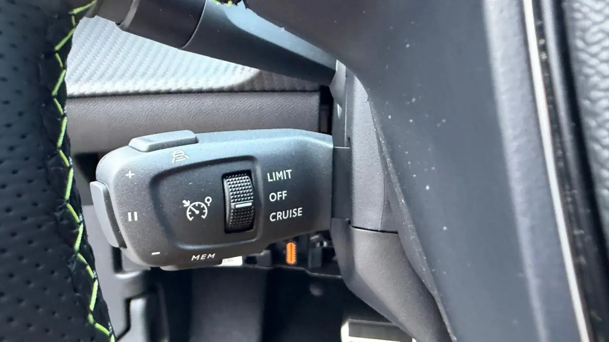 GT | Active Safety Brake met camera en radar (automatisch noodremsysteem) met Distance Alert (waarschuwing dreigende aanrijding) | Advanced Active Safety Brake met camera en radar | Climate 