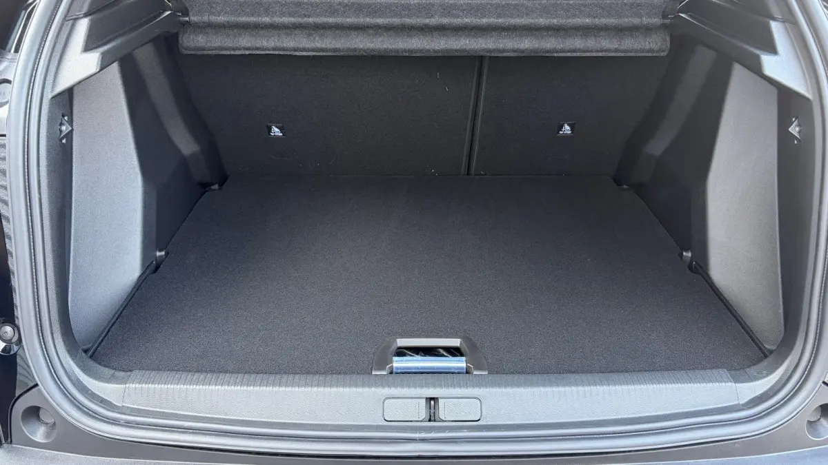 GT | Active Safety Brake met camera en radar (automatisch noodremsysteem) met Distance Alert (waarschuwing dreigende aanrijding) | Advanced Active Safety Brake met camera en radar | Climate 