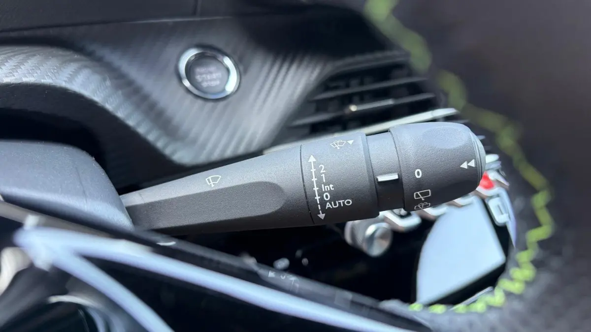 GT | Active Safety Brake met camera en radar (automatisch noodremsysteem) met Distance Alert (waarschuwing dreigende aanrijding) | Advanced Active Safety Brake met camera en radar | Climate 