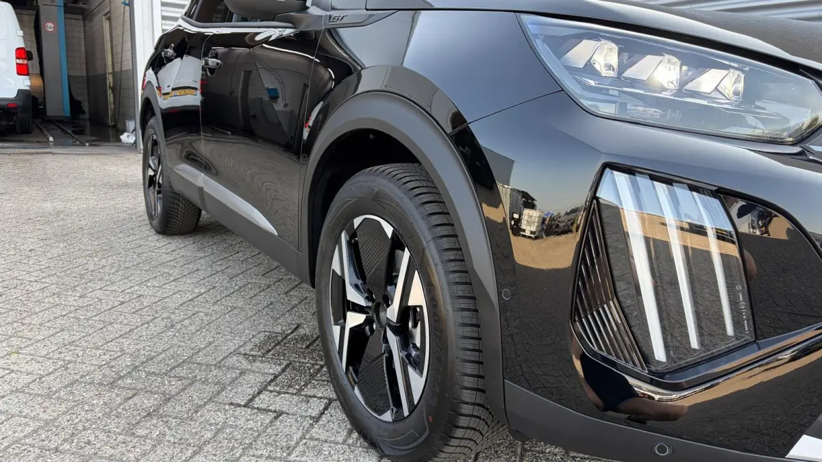 GT | Active Safety Brake met camera en radar (automatisch noodremsysteem) met Distance Alert (waarschuwing dreigende aanrijding) | Advanced Active Safety Brake met camera en radar | Climate 