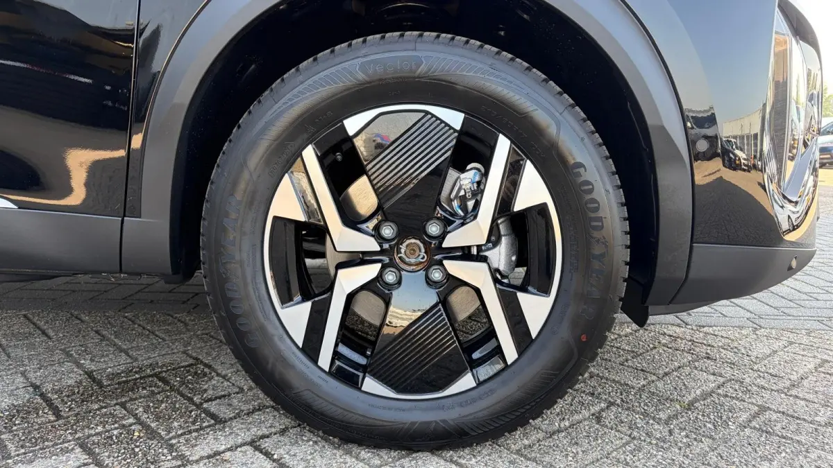 GT | Active Safety Brake met camera en radar (automatisch noodremsysteem) met Distance Alert (waarschuwing dreigende aanrijding) | Advanced Active Safety Brake met camera en radar | Climate 