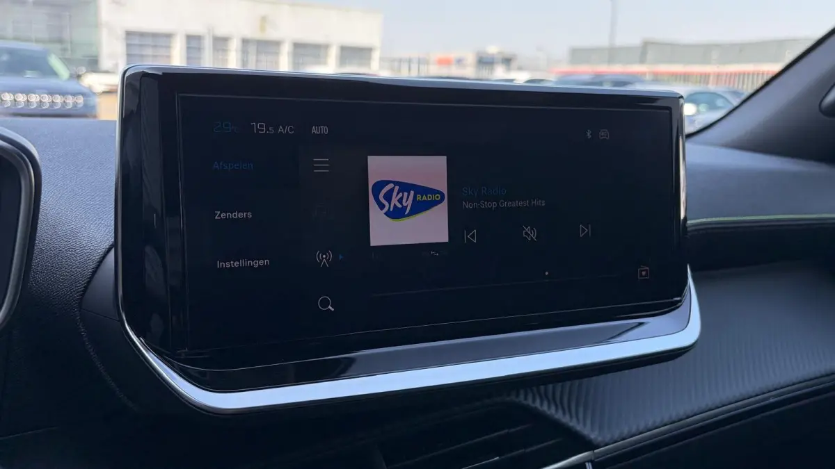 GT | Active Safety Brake met camera en radar (automatisch noodremsysteem) met Distance Alert (waarschuwing dreigende aanrijding) | Advanced Active Safety Brake met camera en radar | Climate 