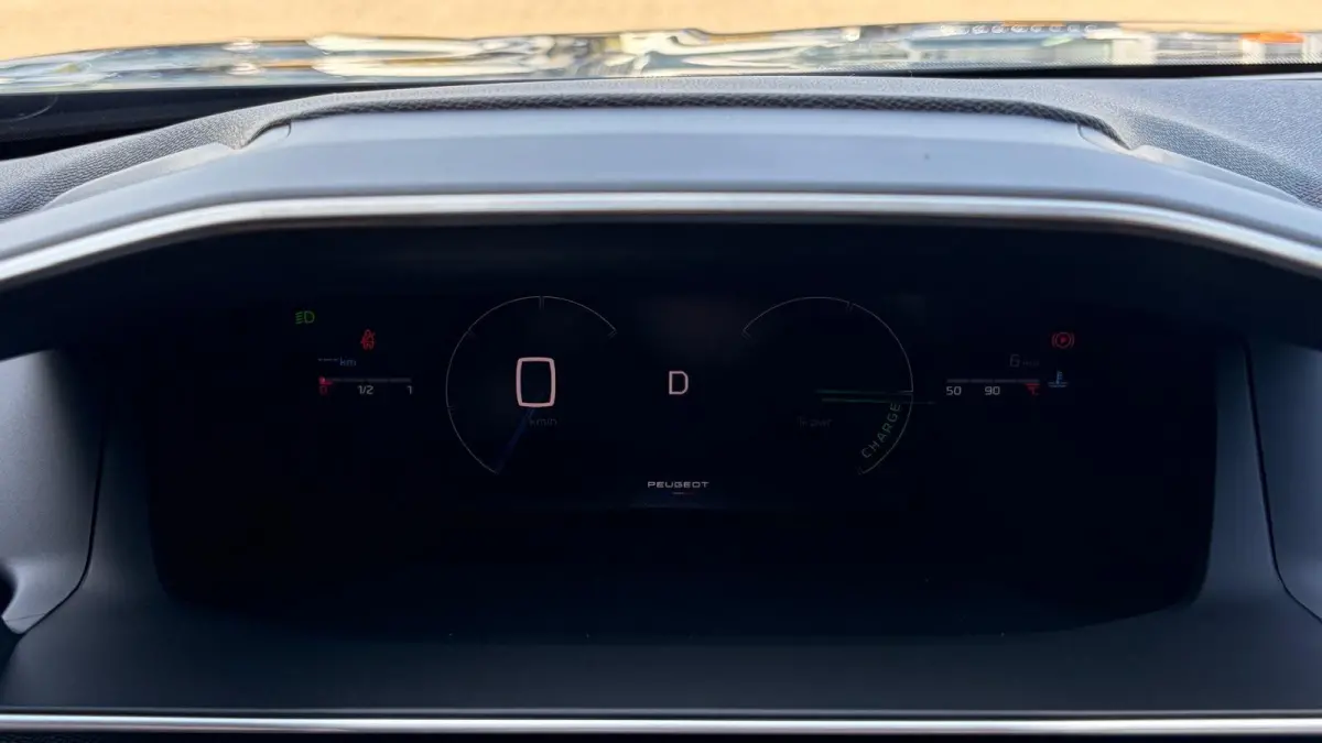 GT | Active Safety Brake met camera en radar (automatisch noodremsysteem) met Distance Alert (waarschuwing dreigende aanrijding) | Advanced Active Safety Brake met camera en radar | Climate 