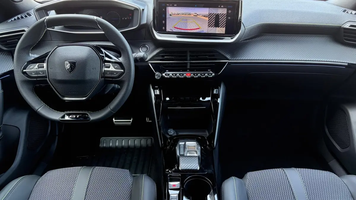 GT | Active Safety Brake met camera en radar (automatisch noodremsysteem) met Distance Alert (waarschuwing dreigende aanrijding) | Advanced Active Safety Brake met camera en radar | Climate 