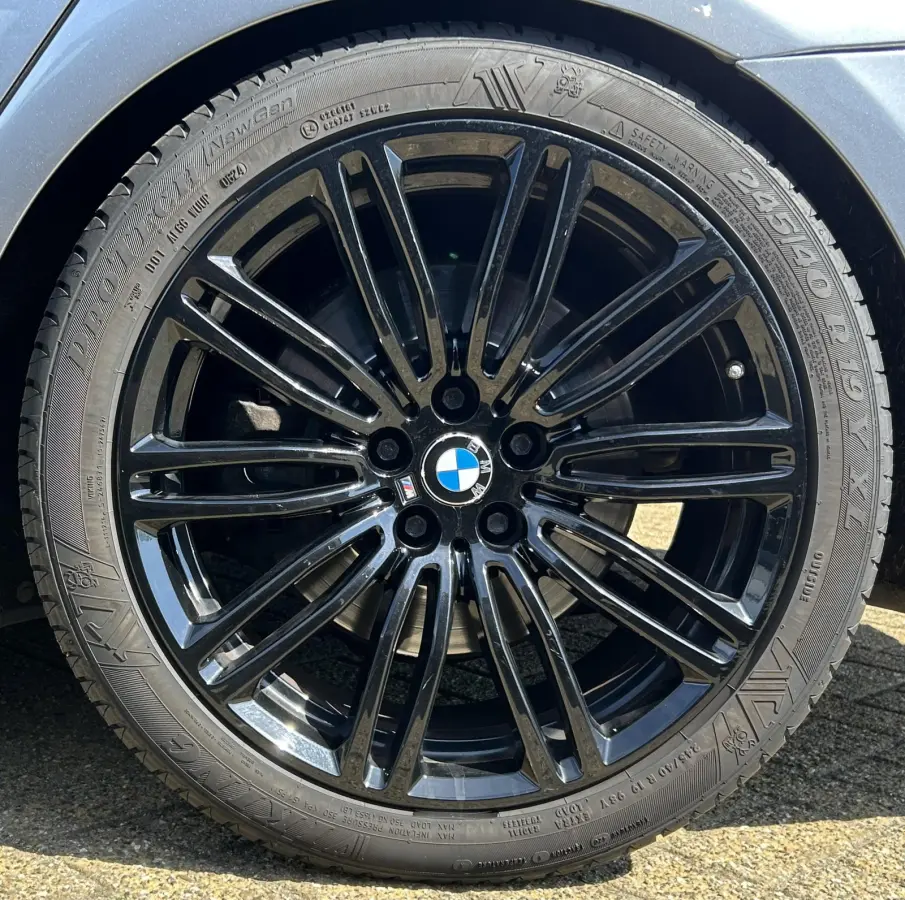 530d High Executive 265PK | AUTOMAAT | PANO | Achteruitrijcamera | Leder | Memory | Head Up Display | Virtual | 19 Inch | 2 Sleutels | APK tot 31-05-2027 |