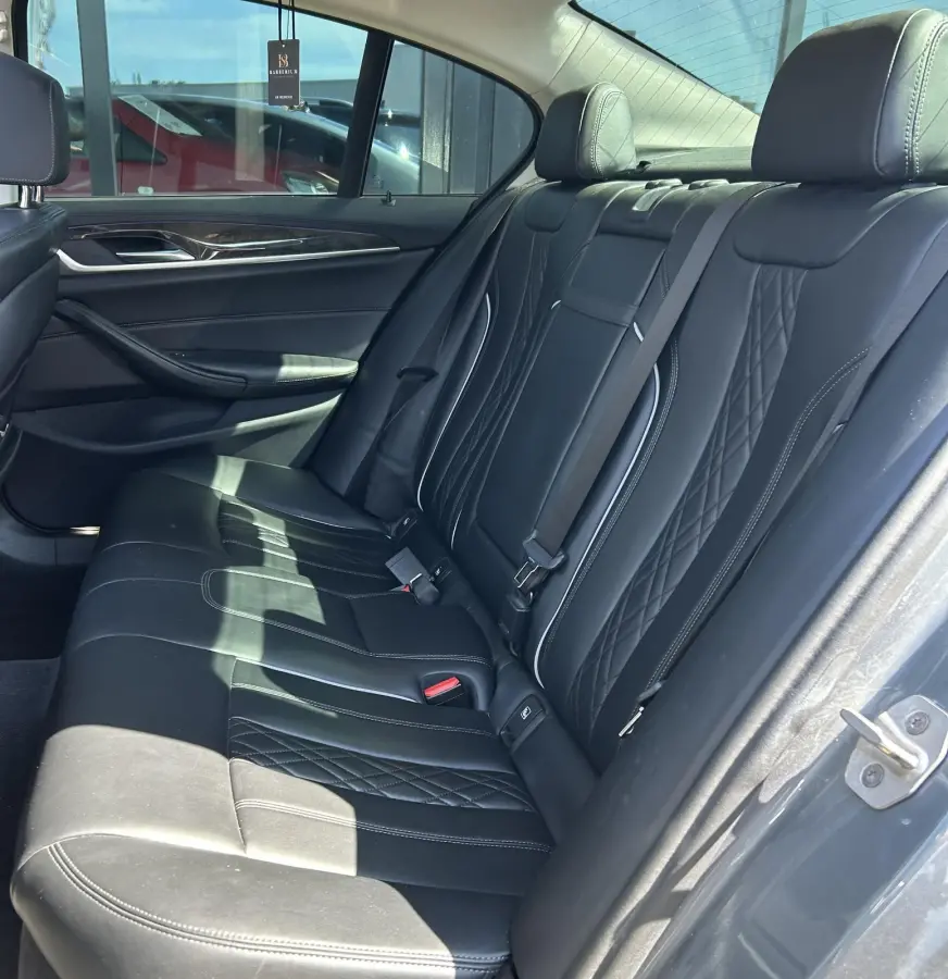530d High Executive 265PK | AUTOMAAT | PANO | Achteruitrijcamera | Leder | Memory | Head Up Display | Virtual | 19 Inch | 2 Sleutels | APK tot 31-05-2027 |