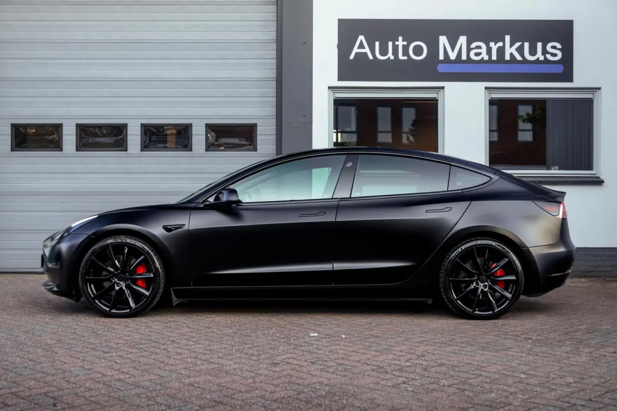 Performance AWD 75 kWh|Matte Gespoten|Uniek|Zeer netjes
