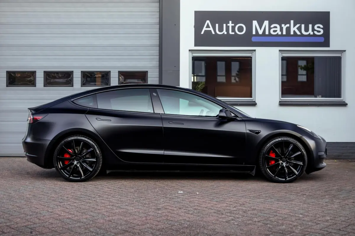 Performance AWD 75 kWh|Matte Gespoten|Uniek|Zeer netjes