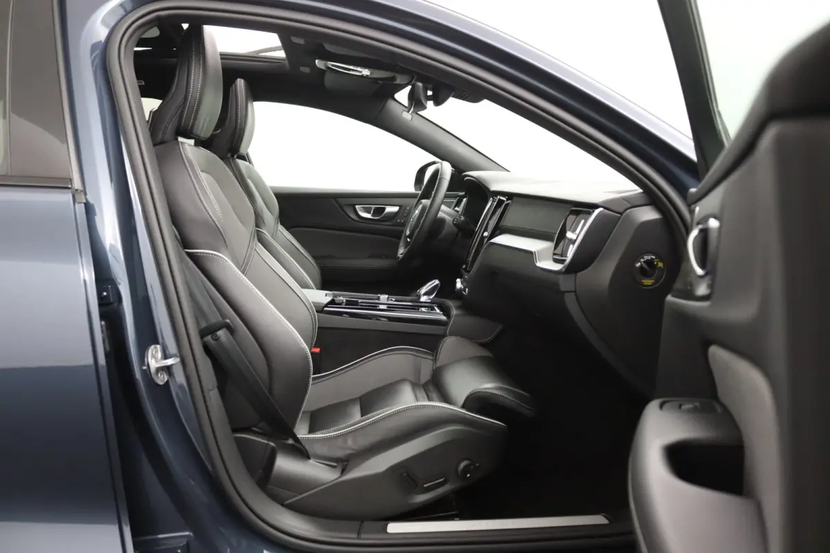 T8 Plug-in hybrid AWD Ultra Dark | Trekhaak | Panoramadak | Sportstoelen | Long range | 19 Inch |