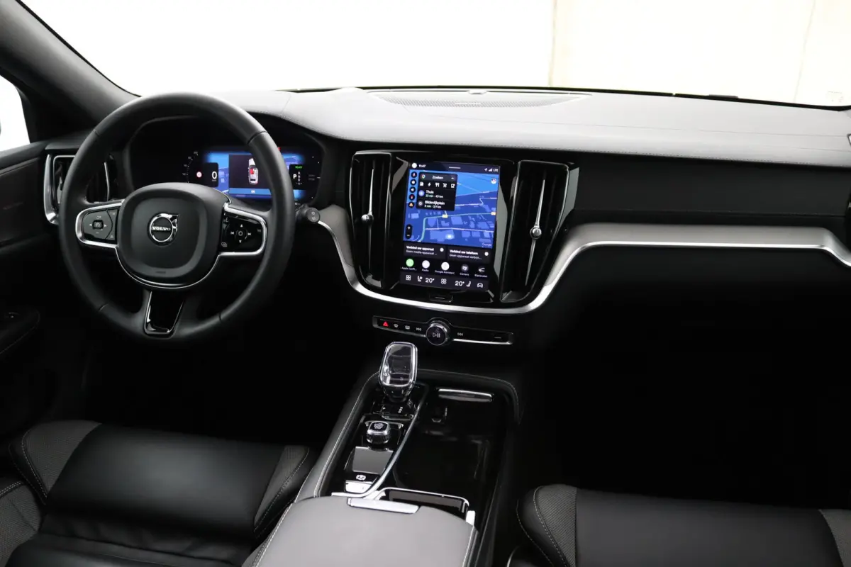 T8 Plug-in hybrid AWD Ultra Dark | Trekhaak | Panoramadak | Sportstoelen | Long range | 19 Inch |