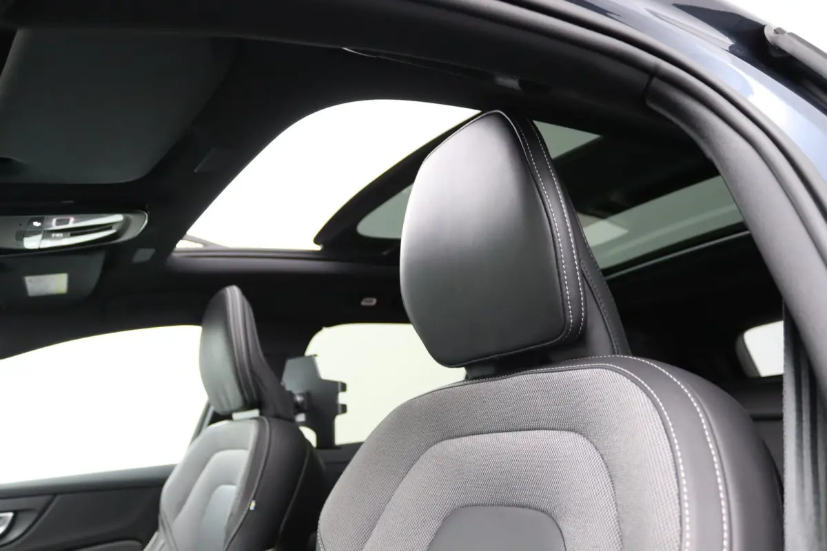 T8 Plug-in hybrid AWD Ultra Dark | Trekhaak | Panoramadak | Sportstoelen | Long range | 19 Inch |