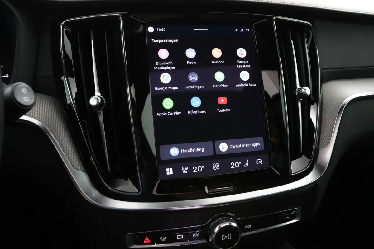 T8 Plug-in hybrid AWD Ultra Dark | Trekhaak | Panoramadak | Sportstoelen | Long range | 19 Inch |