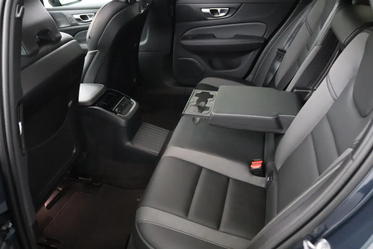 T8 Plug-in hybrid AWD Ultra Dark | Trekhaak | Panoramadak | Sportstoelen | Long range | 19 Inch |